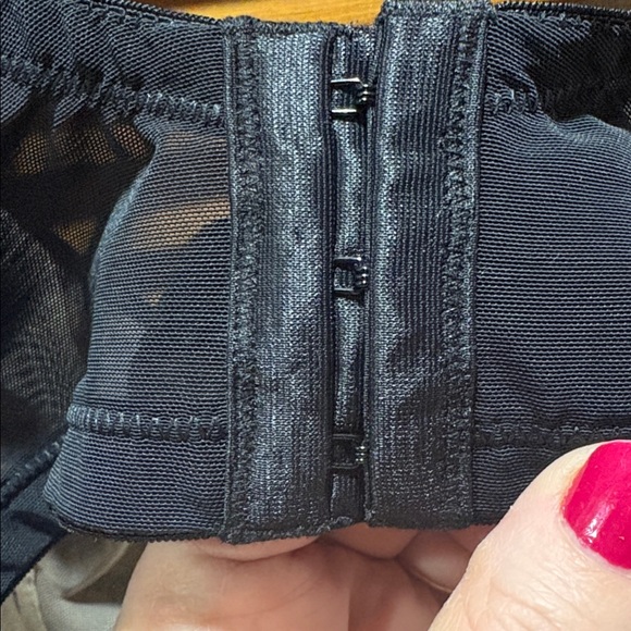 EUC Natori Black Lace Bra - Picture 5 of 7